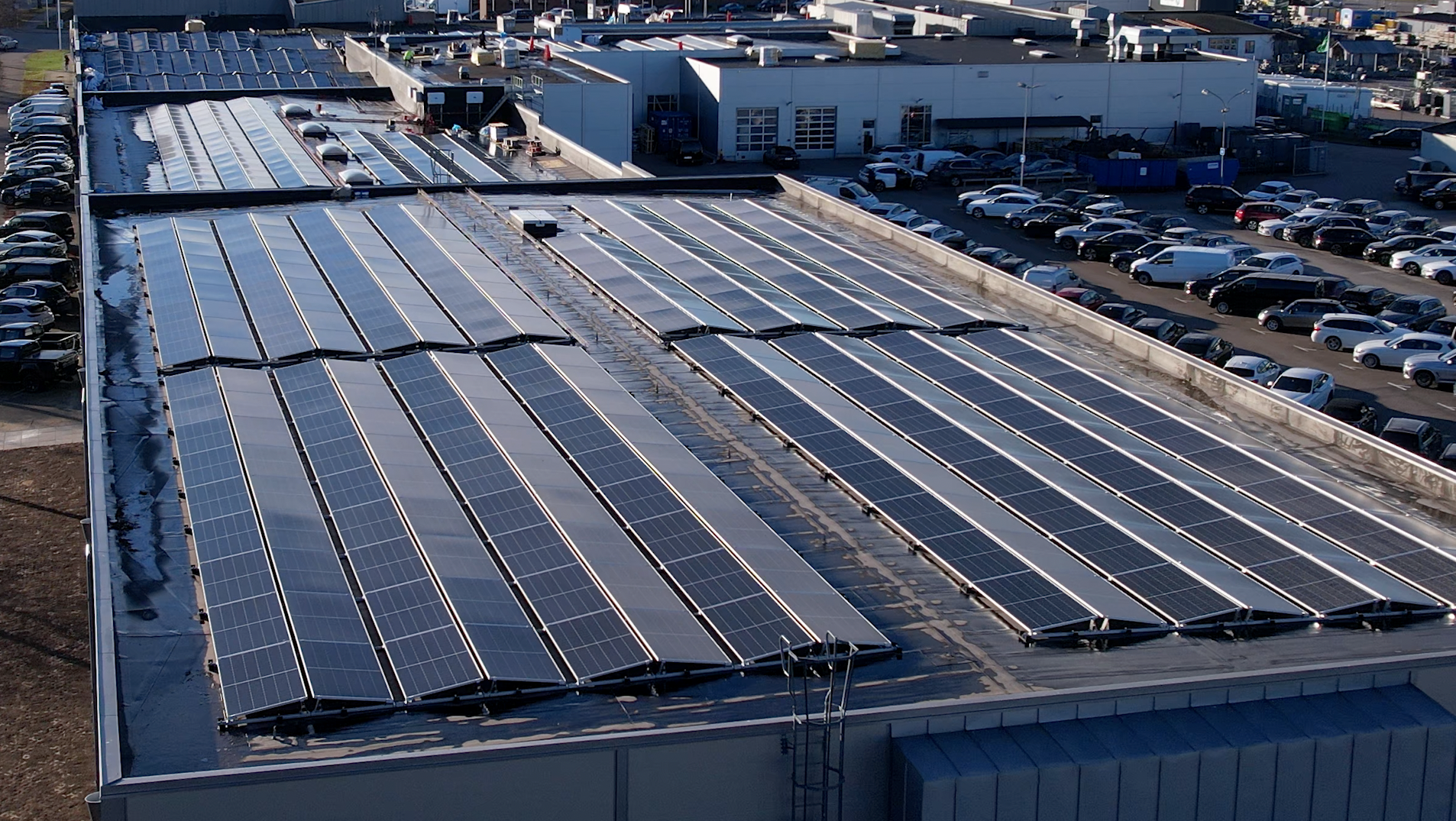 Solceller på taket som installerats under 2022 - skall generera 500 000 kw/år